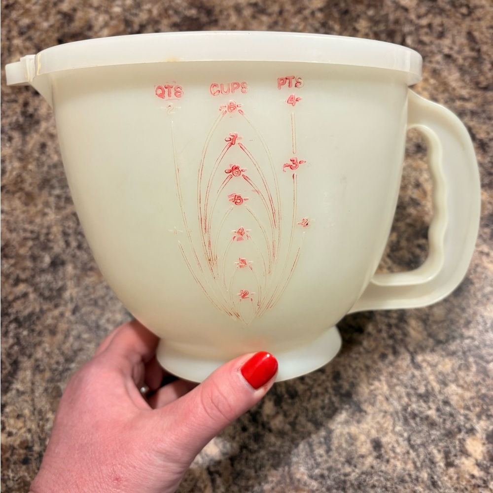 Tupperware Cream Mixing Bowl with Handle and Measuring Marks
